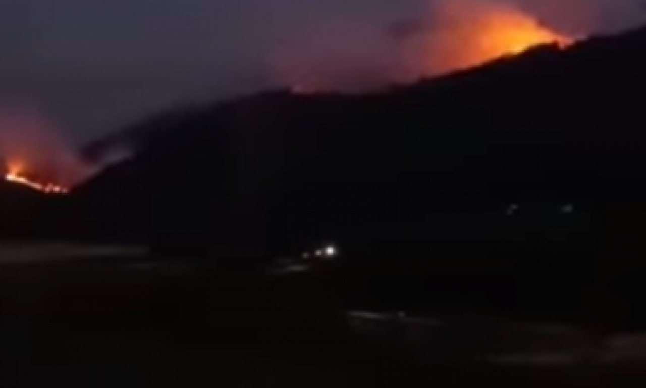 VELIKI POŽAR KOD BRUSA: Plamen se širi ka kućama, vetar pravi haos i otežava situaciju (VIDEO)