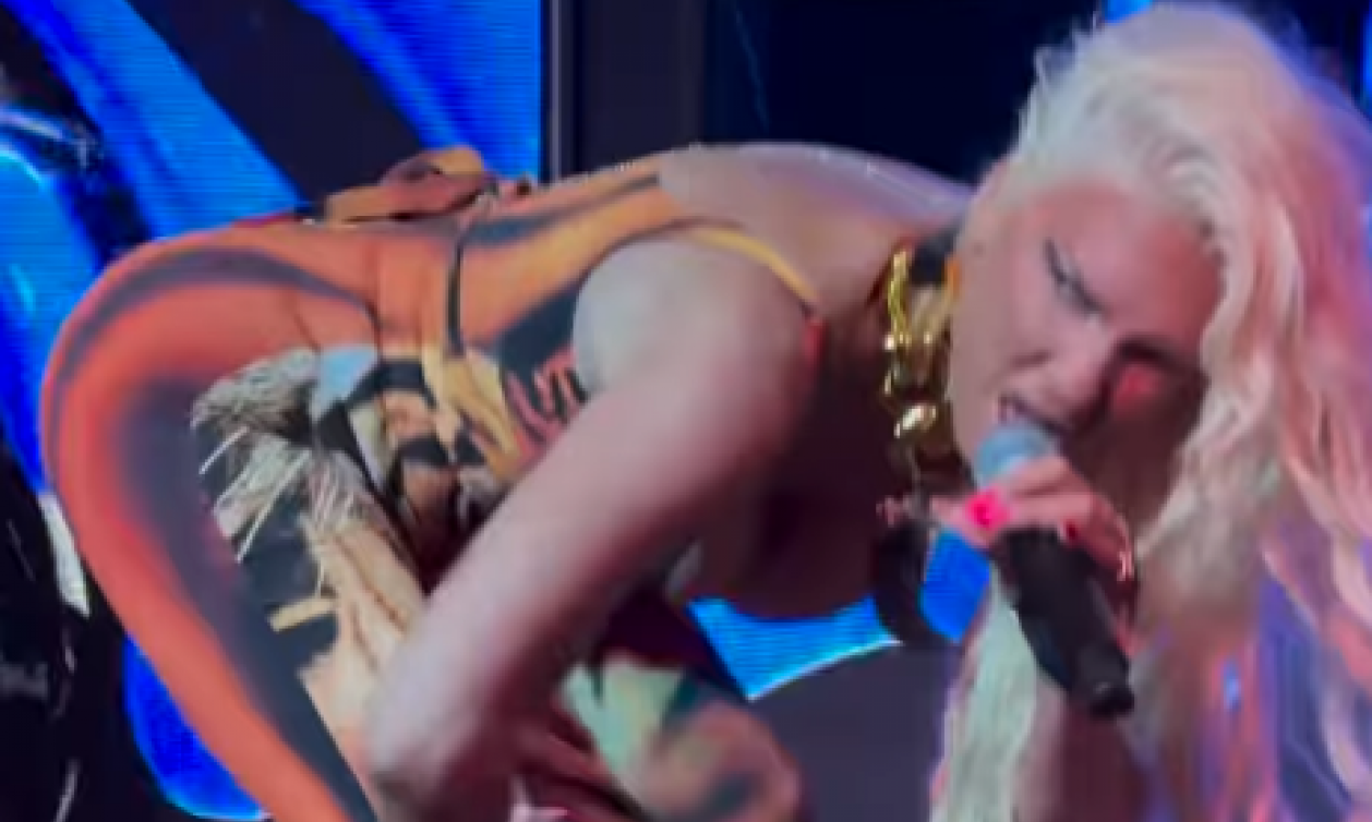 LUDILO NA NASTUPU U BUDVI Karleuša u tigrastom kostimu zaludela masu vrelim plesom (VIDEO)