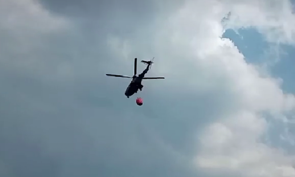 POŽARI ZAHVATILI SELA KOD JAGODINE Dva helikoptera MUP-a spasavaju ljude i imovinu (VIDEO)