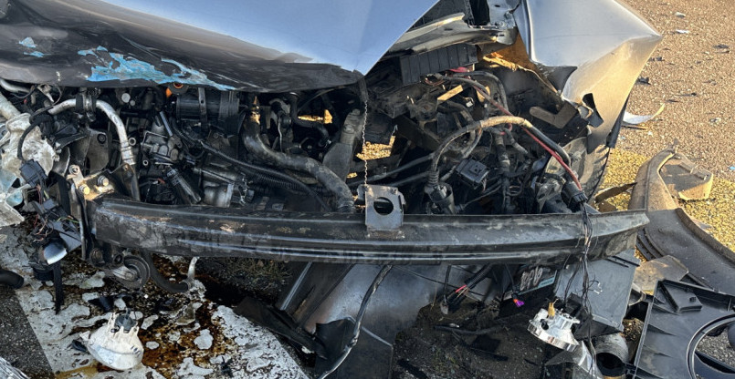DELOVI AUTOMOBILA RASUTI PO PUTU Raskrsnica zatvorena za saobraćaj, težak udes kod Idee (FOTO)
