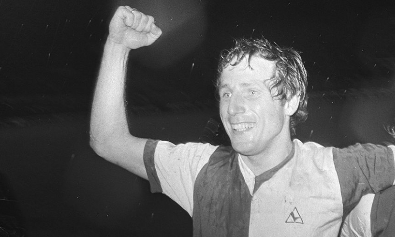 UMRO ČUVENI DIK ŠNAJDER! Fudbalski svet u suzama (FOTO)