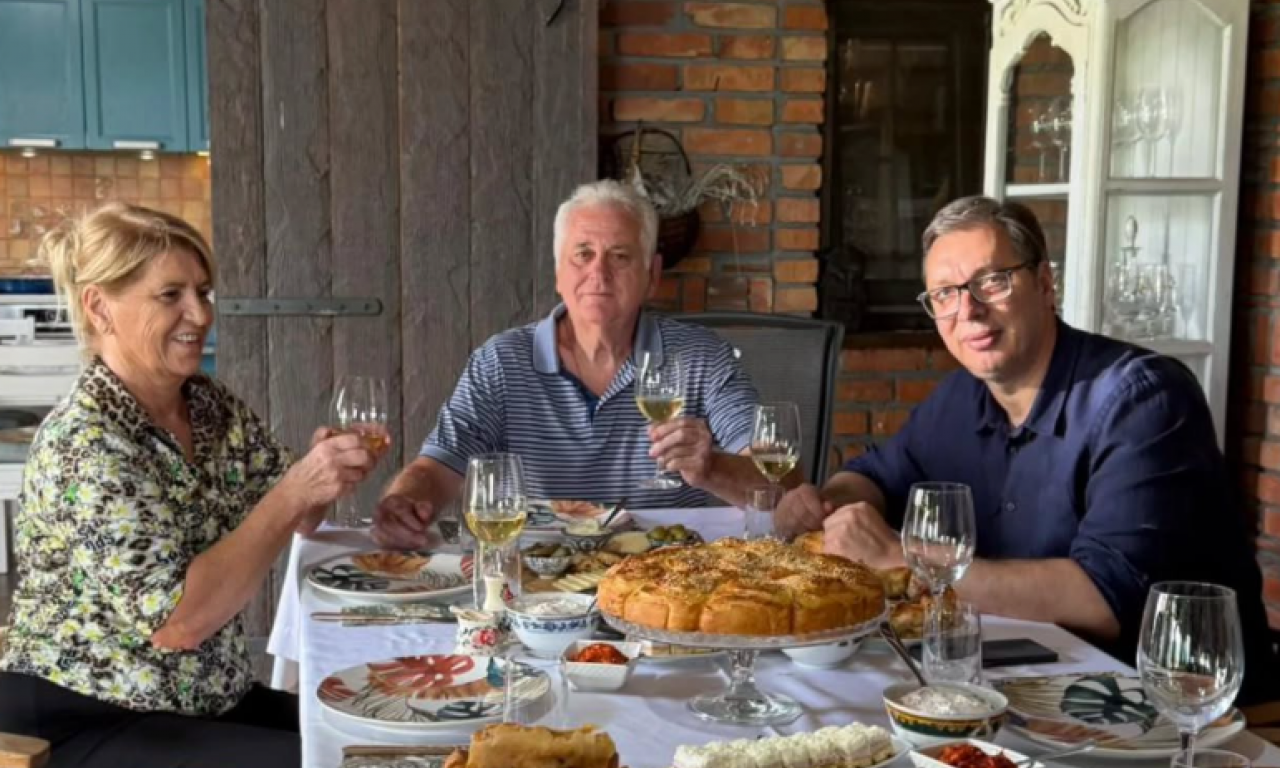 VUČIĆ SA TOMOM I DRAGICOM NA RUČKU: Objavio fotografiju, a imao je i posebnu zahvalnost za Nikolića!