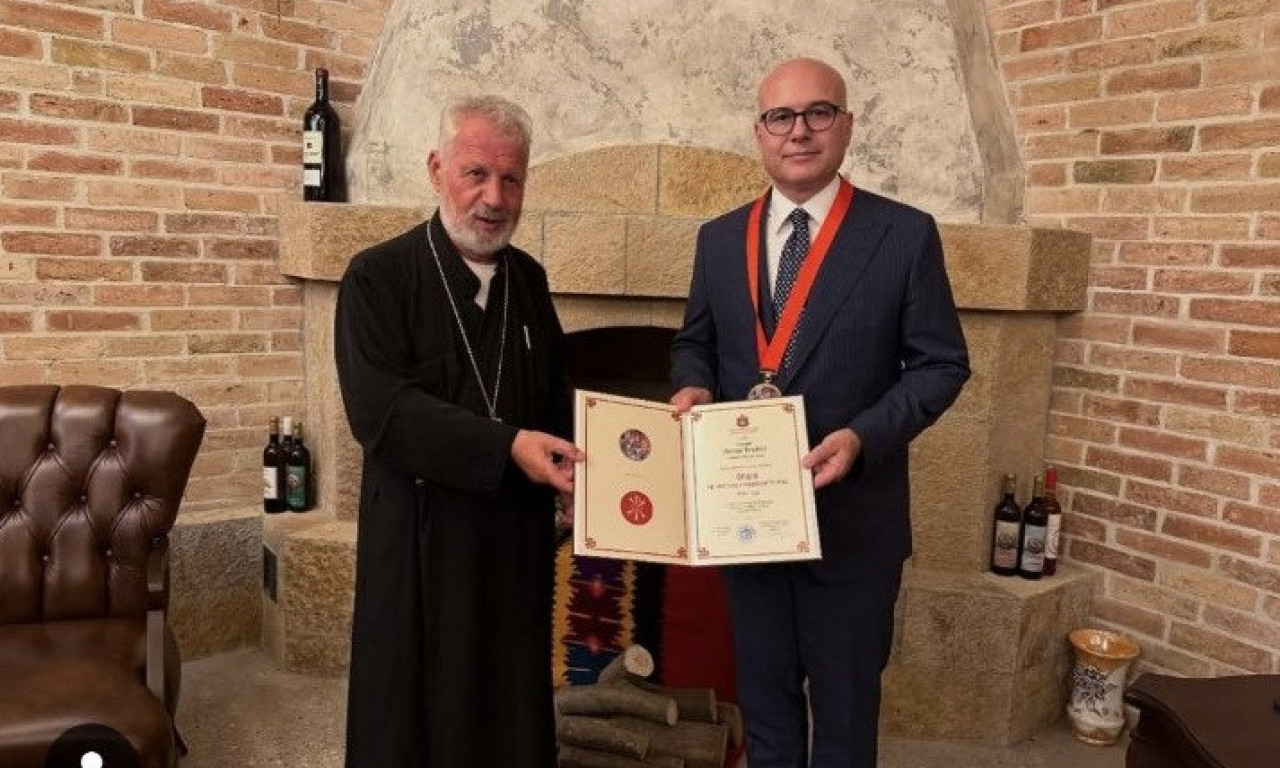 "PUNO MI JE SRCE DANAS" Miloš Vučević posetio manastir Tumane, a ovo što je dobio je velika čast (FOTO)