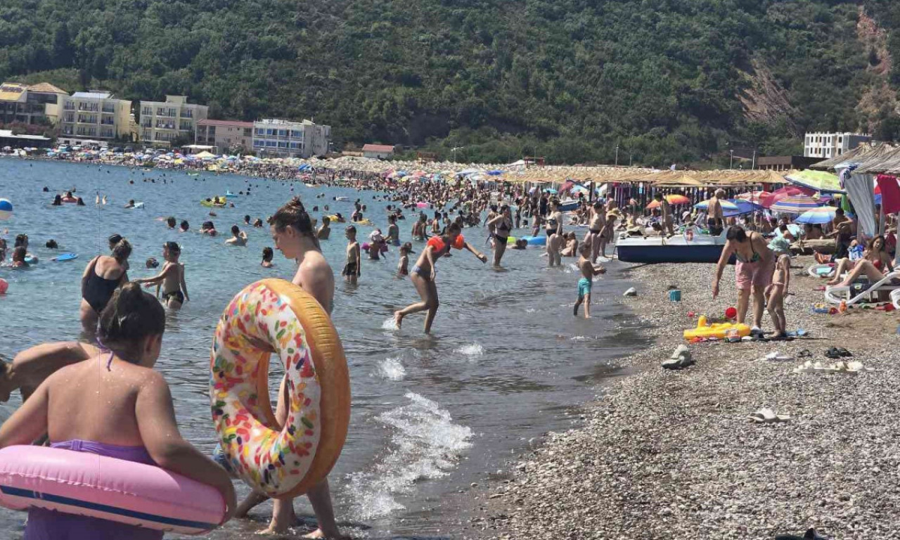 PEDOFIL SA PAMETNIM SATOM Uhapšen stranac zbog snimanja dece na Jadranu! (FOTO)