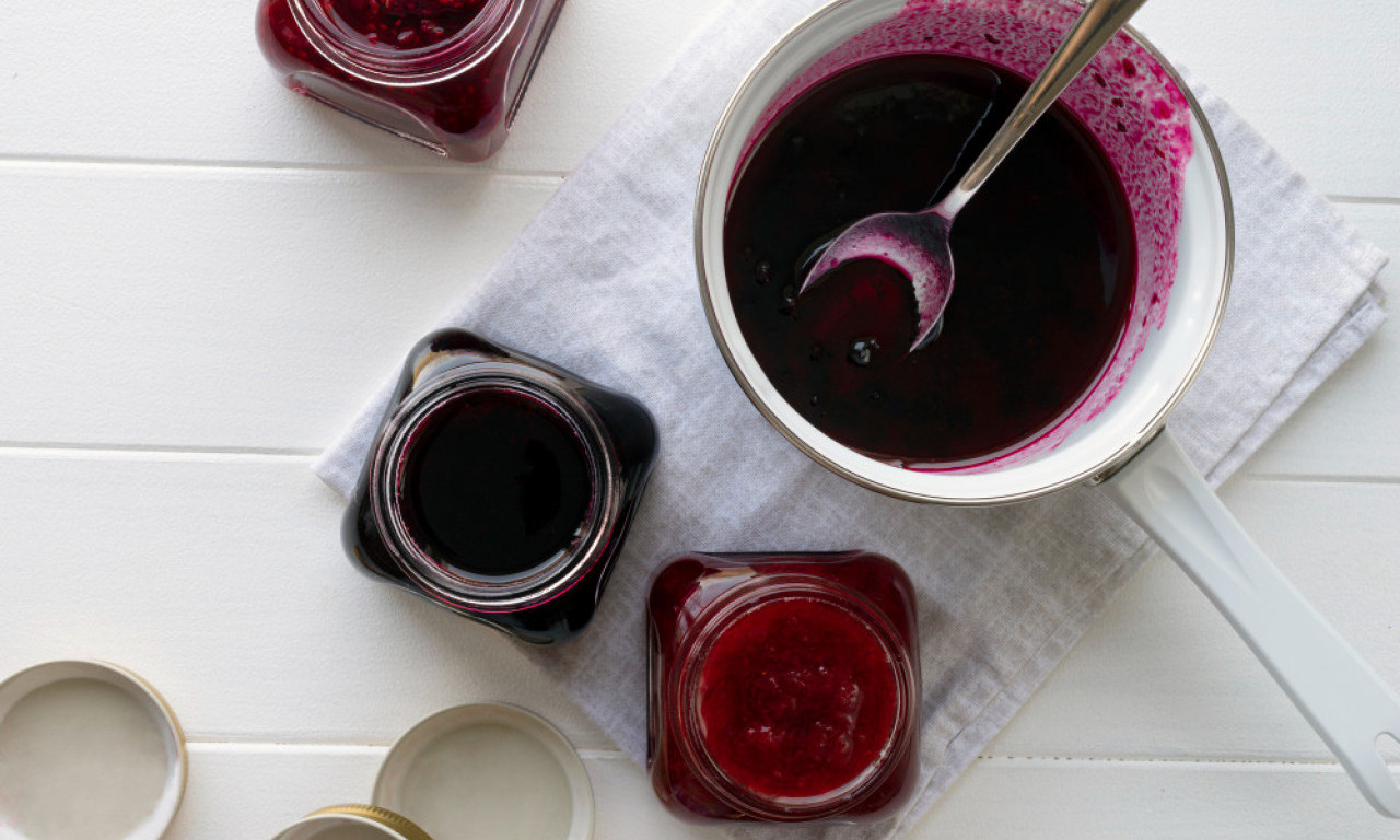 DŽEM KOJI JE ZALUDEO INTERNET Domaći, od malina i gotov je za 10 minuta, bez puno muke!