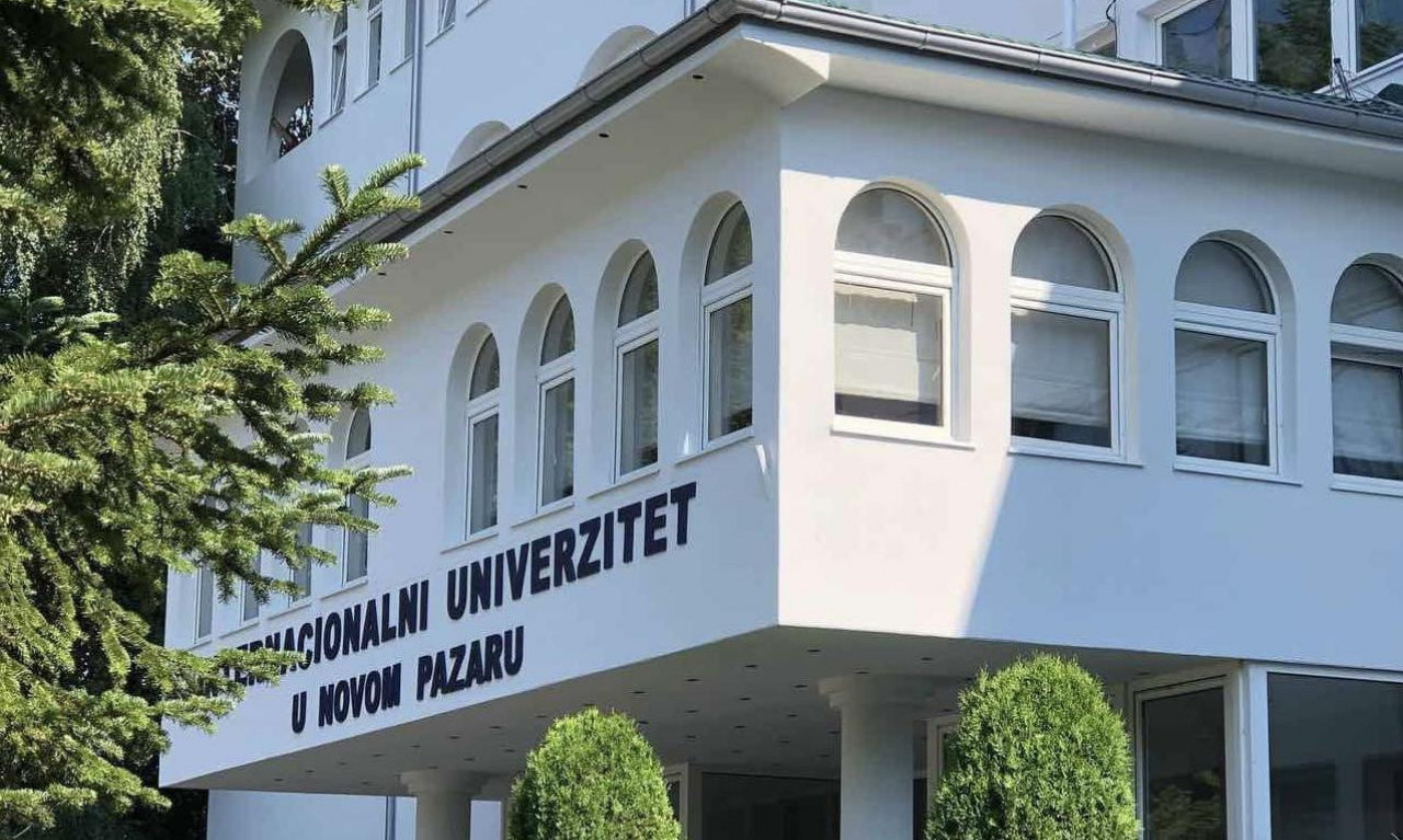 BLOKADA NA FAKULTETU HITNO PREKINUTA Moglo je sve da se zapali zbog opasnih hemijskih materija!