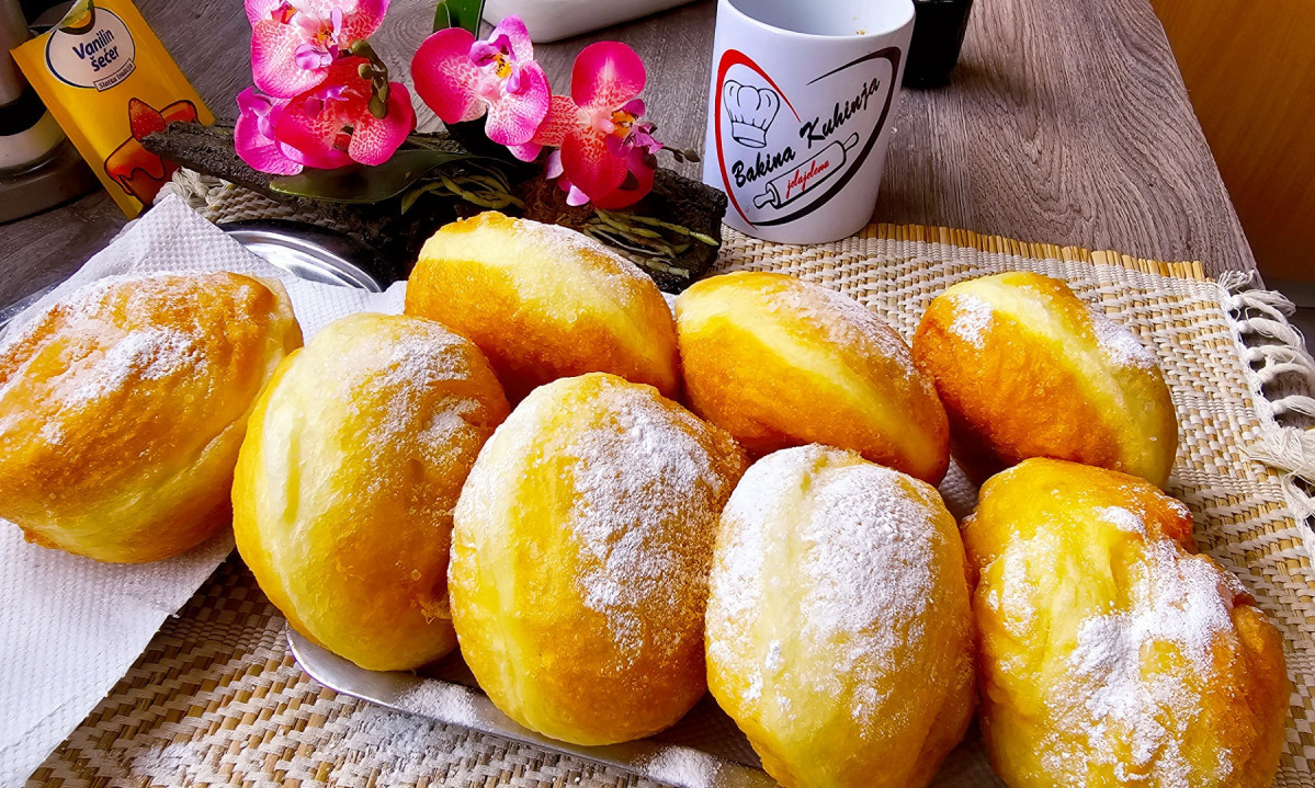 PENASTE, MIRISNE KROFNE Sa džemom, sa kremom, neodoljivo su ukusne (RECEPT)