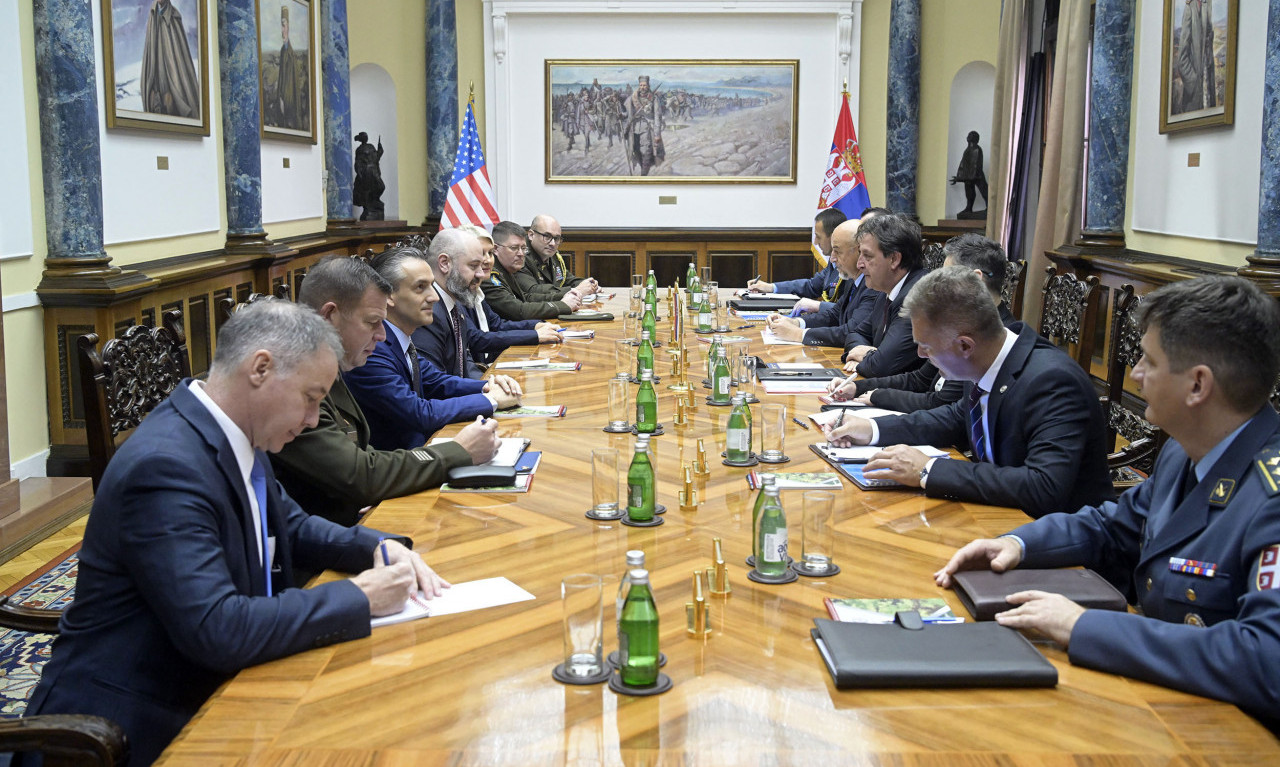GAŠIĆ NA VAŽNOM SASTANKU ZA VOJSKU SRBIJE Evo šta se našlo na stolu o saranji sa SAD (VIDEO)
