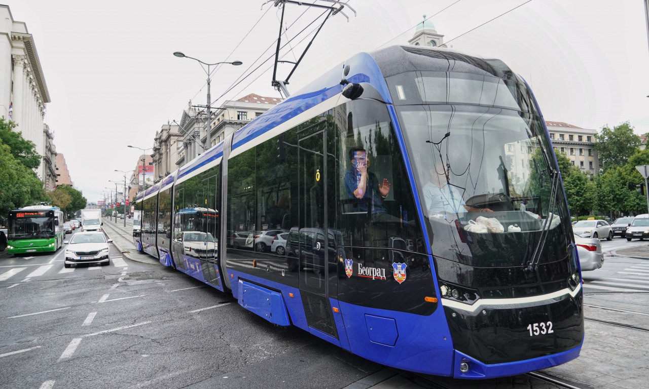 BEOGRAĐANI ISPROBALI NOVI "PLAVI" TRAMVAJ: Moderno, udobno i tehnološki napredno! (FOTO+VIDEO)