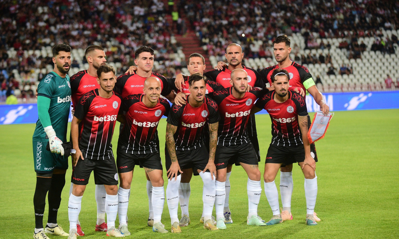 POGLEDAJTE ŠTA SU FUDBALERI LINKOLNA URADILI POSLE UBEDILJIVOG PORAZA OD ZVEZDE Ovim gestom oduševili sve (FOTO)