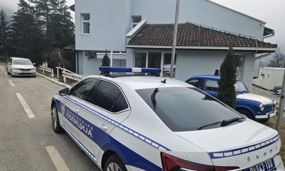 NADROGIRAO SE SVIM ŠTO MU JE PALO POD RUKU, PA SEO ZA VOLAN Pogledajte šta su policajci zatekli u Prijepolju