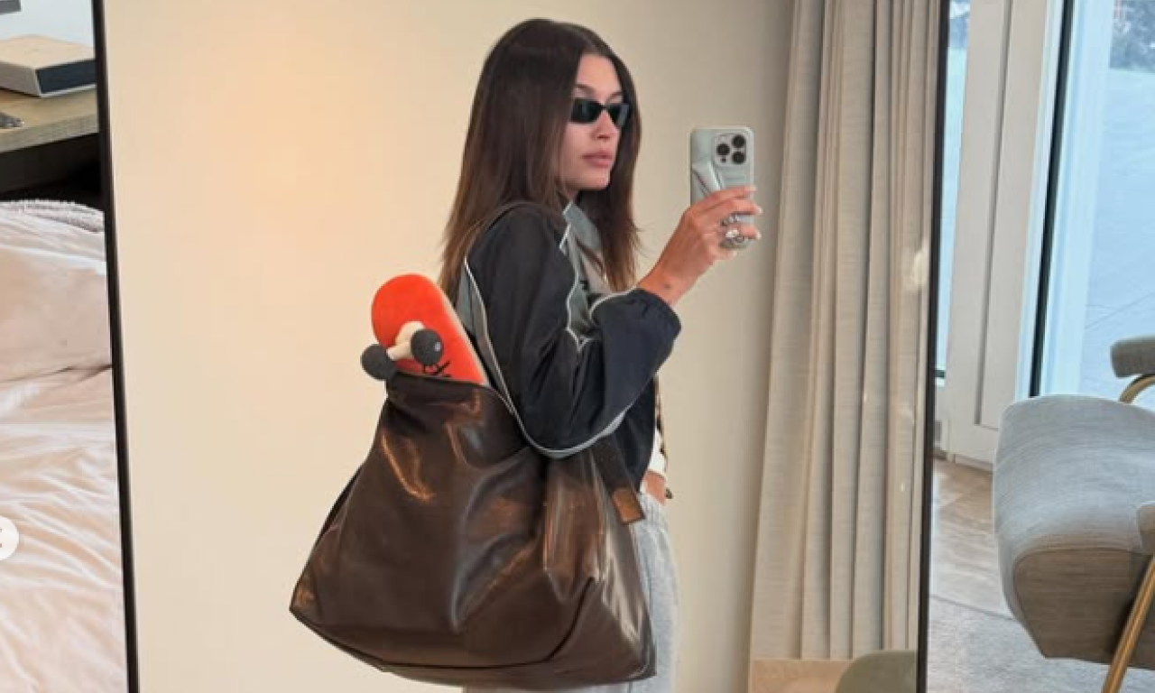 OTRKIVAMO TAJNU VIRALNE RHODE MASKE ZA TELEFON KOJU KORISTI HEJLI BIBER Kako sjajna zaštita postaje modni hit godine