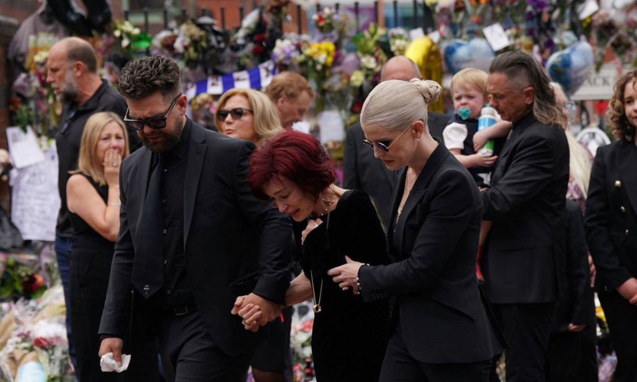 OZI OZBORN ISPRAĆEN NA VEČNI POČINAK Šeron se slomila od tuge, na hiljade ljudi dočekalo telo legende (FOTO)