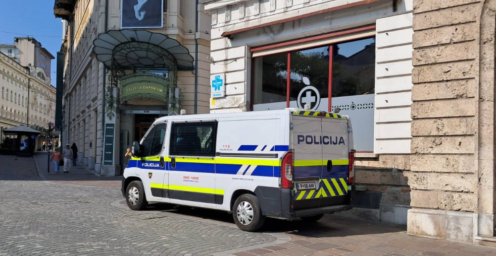 U TOKU PRETRES KUĆE BIVŠEG MINISTRA! Sumnjiči se za saradnju sa kavačkim klanom