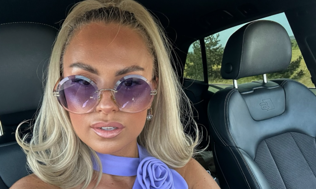 DRAGICA ZLATIĆ CEPA DRVA BOLJE OD MUŠKARACA! Viralan snimak pevačice sa sekirom u ruci (FOTO)