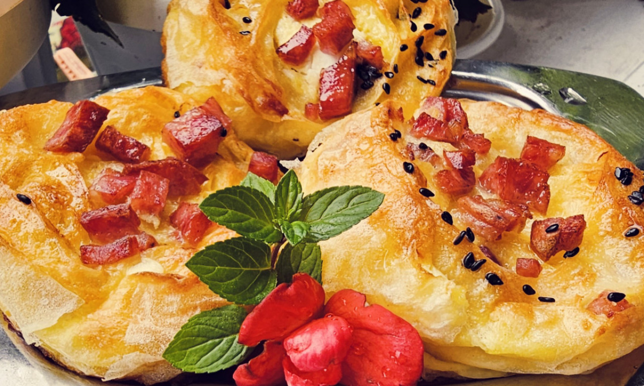 ŠTA SE KRIJE IZA OVIH ZLATNIH ROLNICA Vaši gosti će tražiti recept a deca će razgrabiti sa stola!
