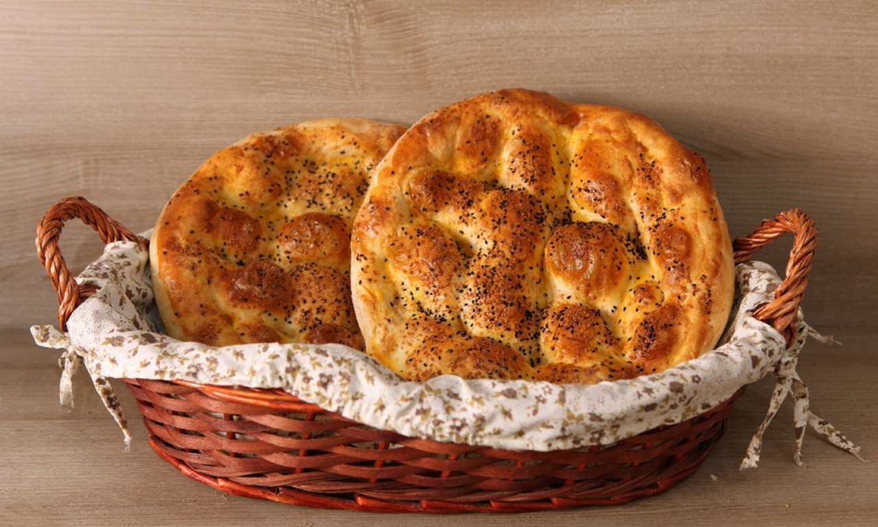 TURSKI PIDE, MEKAN KAO DUŠA Hleb koji se jede sam, bez ičega!