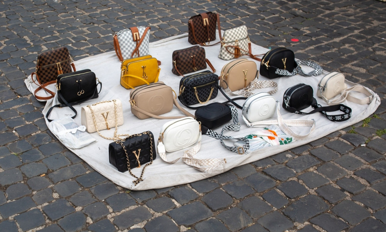 KAKO DA ZNAM DA LI JE TORBA ORIGINAL Za 10 sekundi uz ove smernice možete da "provalite" o čemu se tu radi