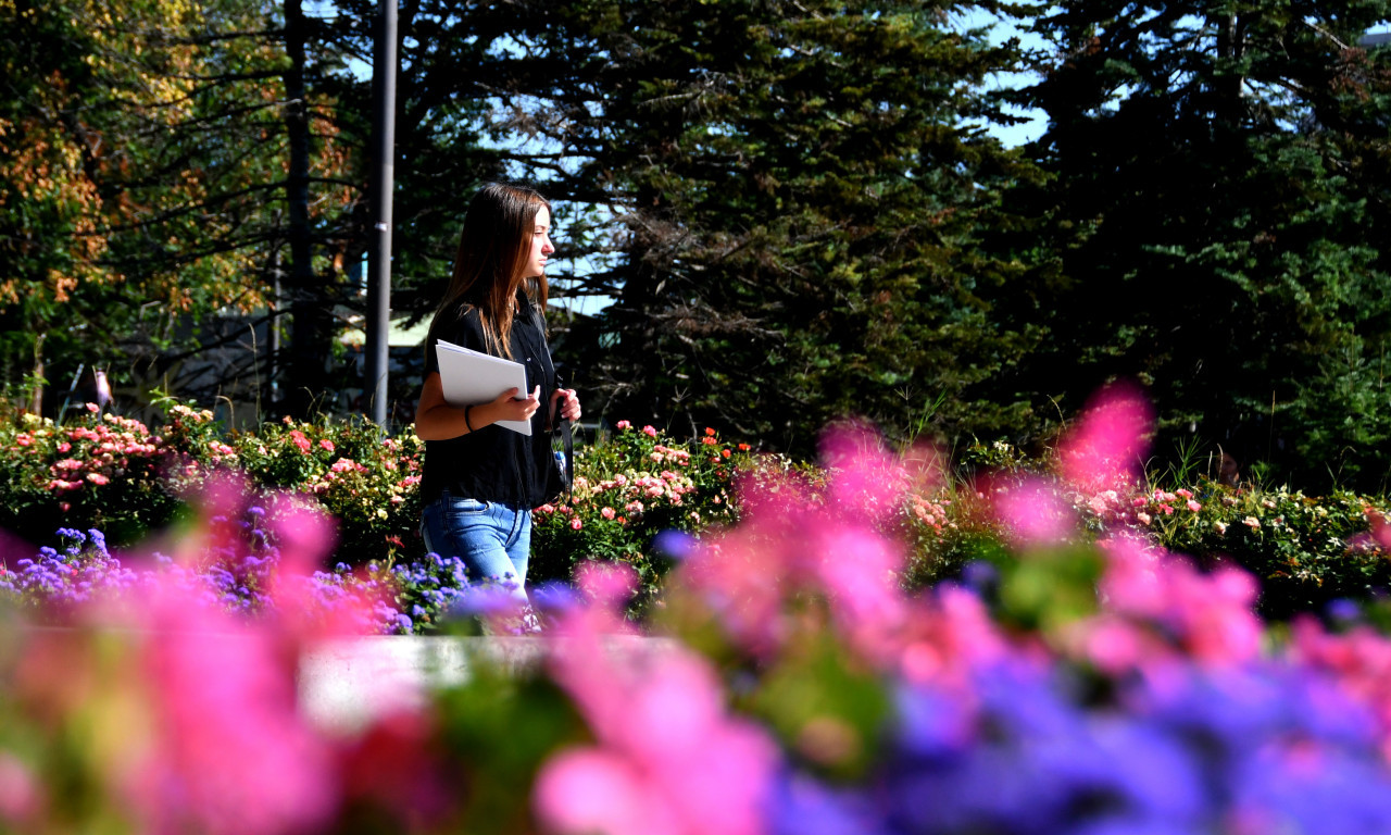 IZUZETNO TOPLO I DANAS U jednom delu zemlje biće vetra i oblaka