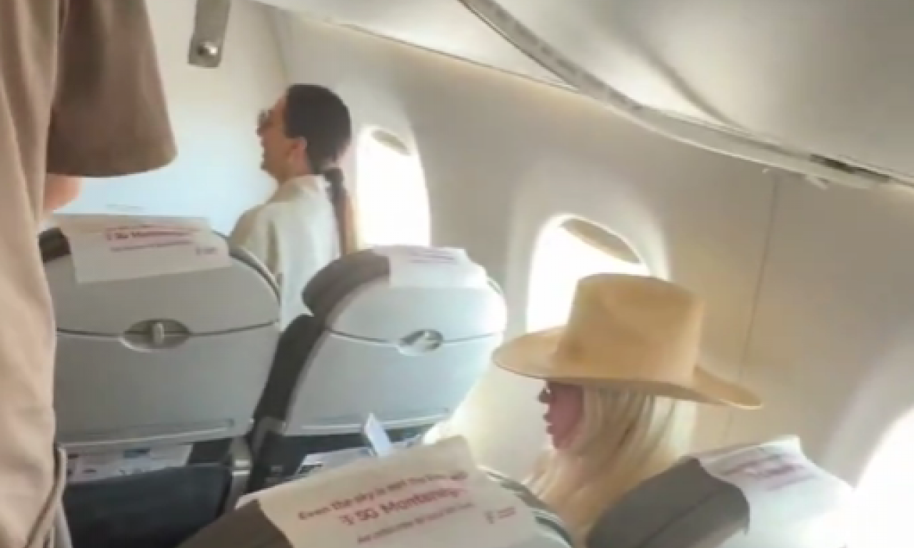 KARLEUŠA I CECA ZAJEDNO U AVIONU Evo kako je protekao susret, Ražnatovićeva se smejala (VIDEO)
