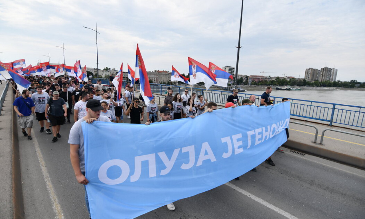 U SREMSKE KARLOVCE PRISTIGLI GRAĐANI NA OBELEŽAVANJE GODIŠNJICE "OLUJE" Oni su pešačili iz Novog Sada
