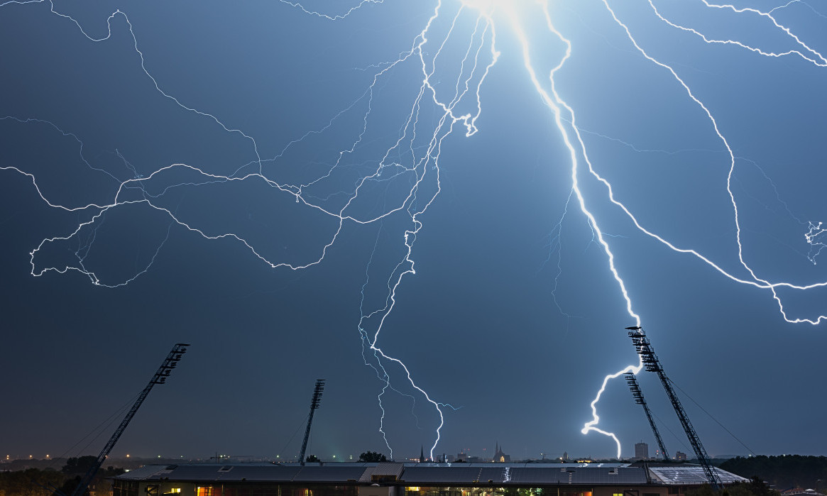 KAMERE SNIMILE KAKO GROM UDARA U RADNIKA Detalji užasa u Turskoj (UZNEMIRUJUĆI SNIMAK)