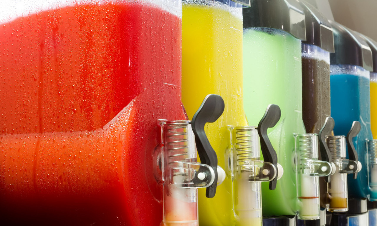 UPOZORENJE ZA RODITELJE! Ovi popularni ledeni napici mogu biti jako opasni za decu!