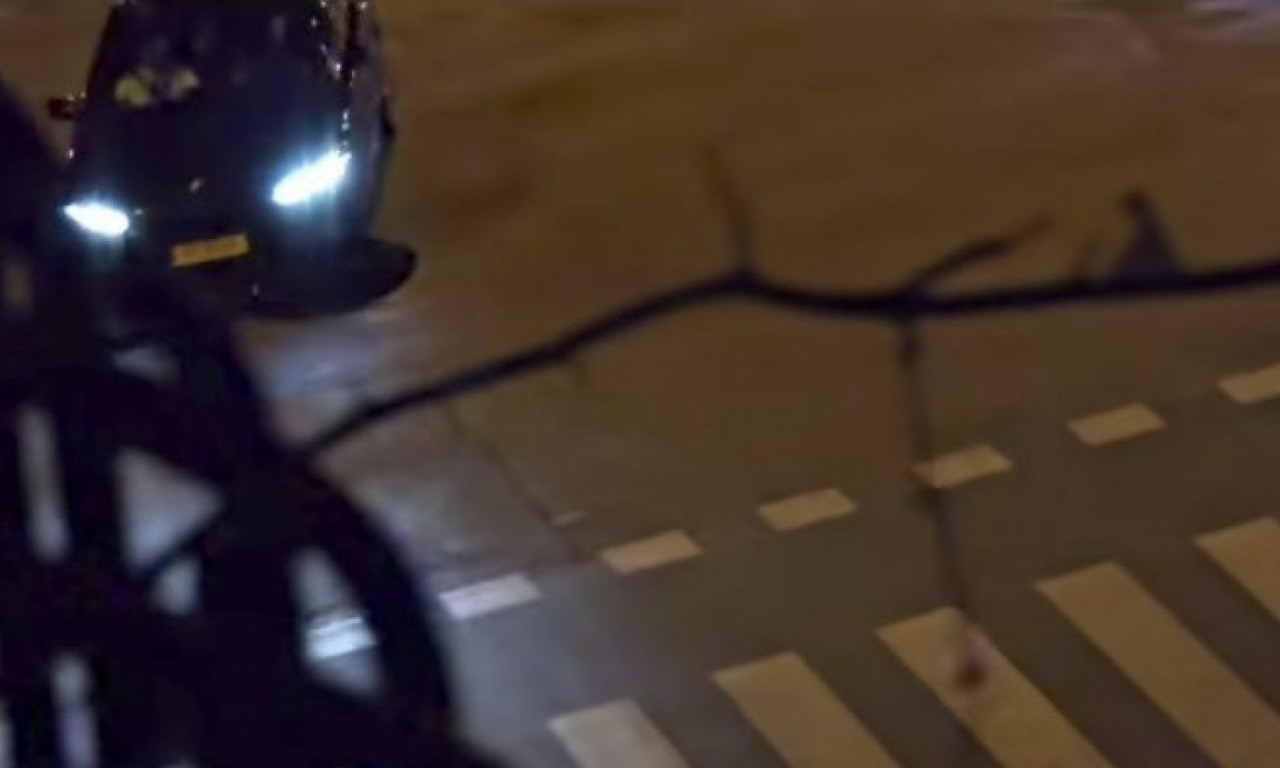 "PUCAJU" IZ AUSPUHA, PALE GUME Mladići u BMW-u terorišu Novosađane svake noći (VIDEO)