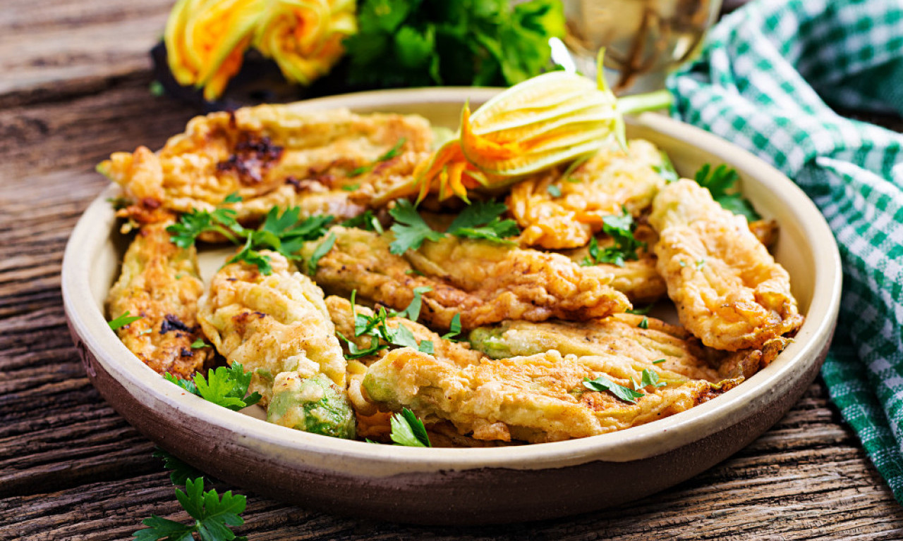 NAJUKUSNIJE POHOVANE TIKVICE Samo dodajte ova dva sastojka i biće hrskave spolja, a sočne iznutra!