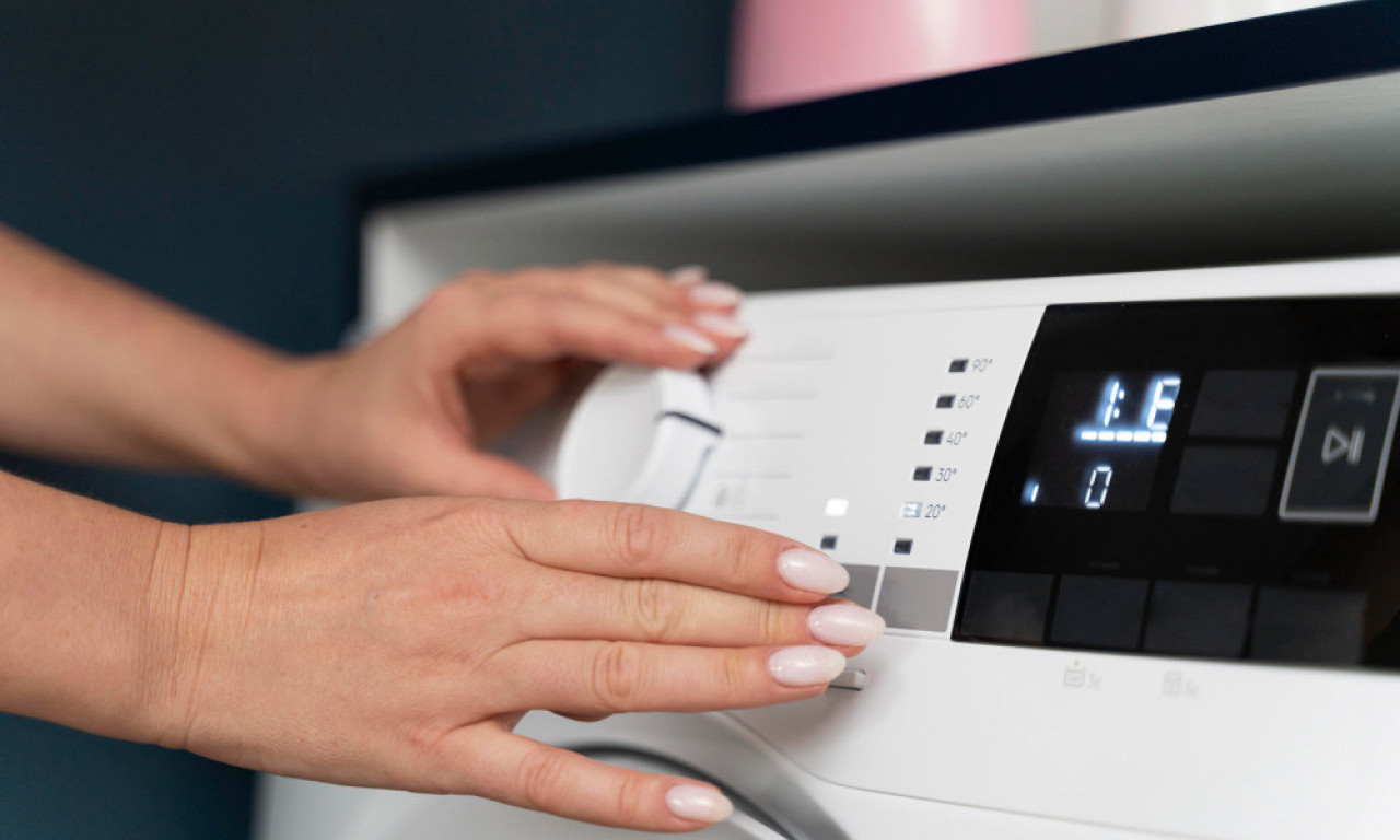 OVAJ POTEZ SMANJUJE POTROŠNJU STRUJE: Jedna stvar prilikom pranja veša može vam uštedeti kućni budžet