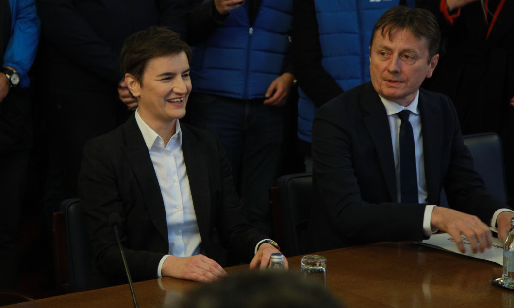 BLOKADERI PONOVO POKAZALI DA SU NELJUDI Brnabić oštra povodom reakcija na teško stanje ministra Glišića (FOTO)