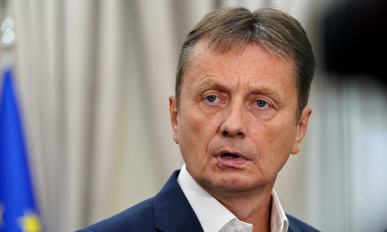 MINISTAR DARKO GLIŠIĆ SE PROBUDIO Poznato u kakvom je stanju, lekari su odmah ovo primetili