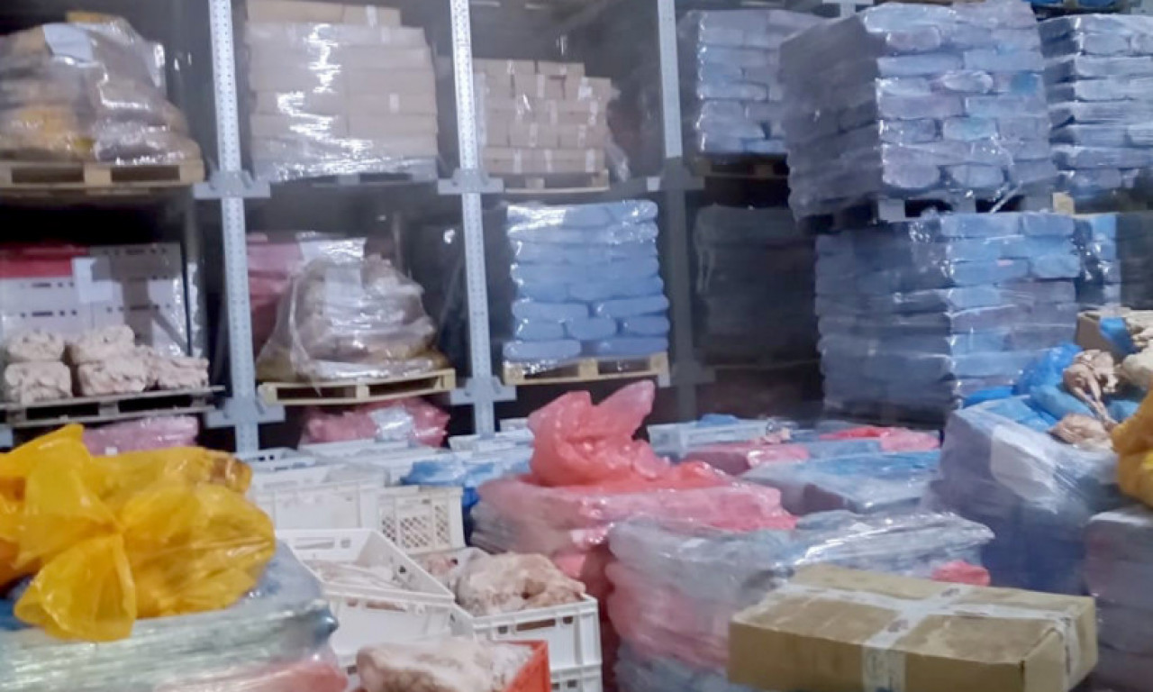 OTKRIVENO 40 TONA MESA SA SALMONELOM! Policija sprečila katastrofu, otac i sin uhapšeni! (FOTO)