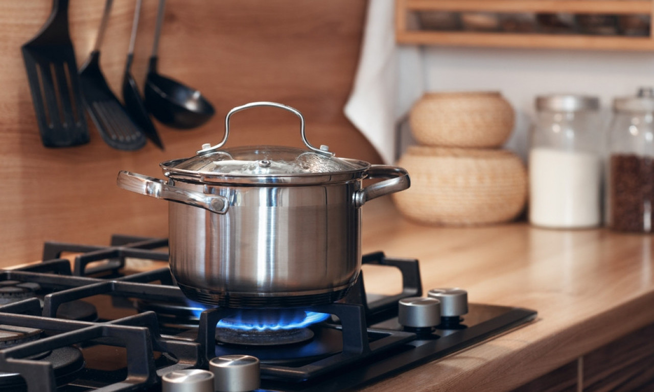 NEĆE KIPETI IZ ŠERPE, ALI HOĆE IZ DOMAĆICE Namažite šerpu sa ovim i nema više vike - "Ode sve napolje!"