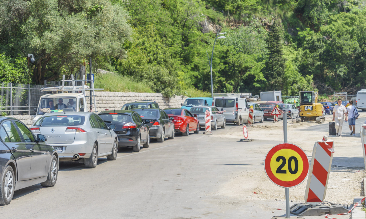TOTALNI KOLAPS NA PUTEVIMA CRNE GORE! Ako danas putujete obratite pažnju, zaobiđite ove deonice
