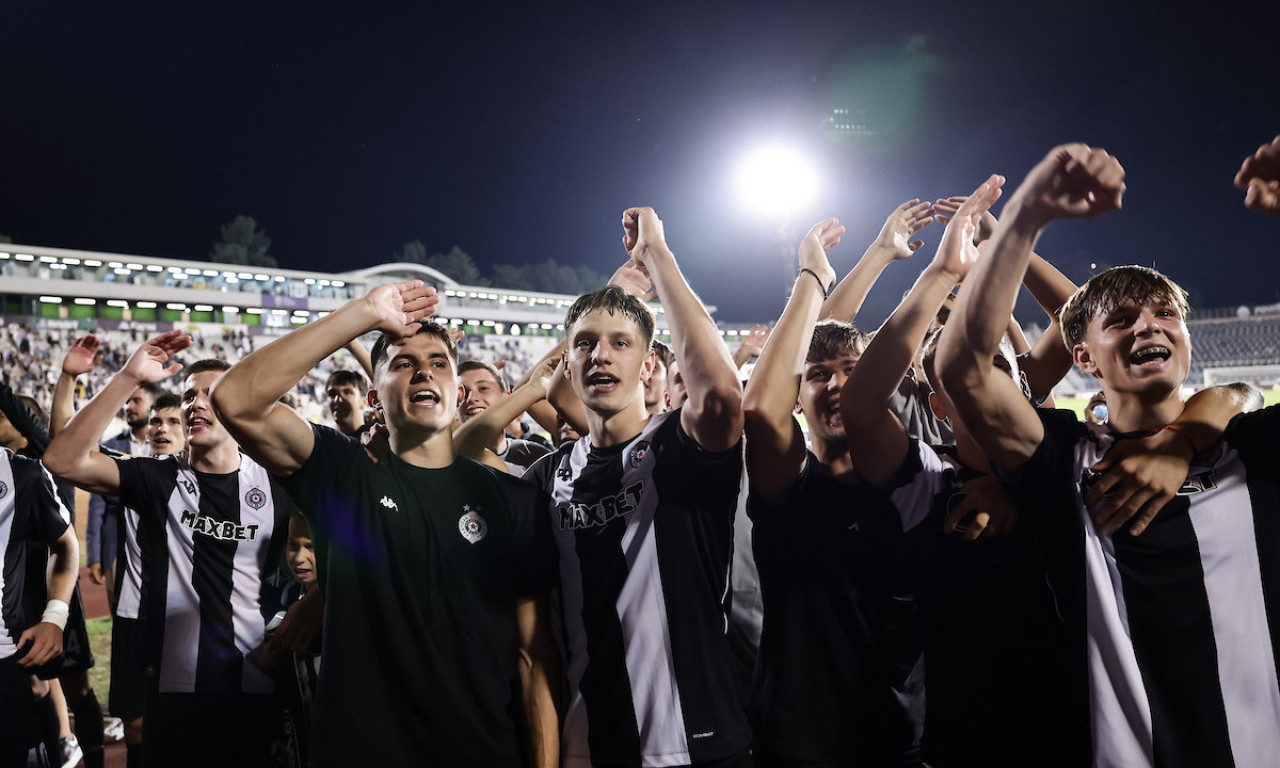CRNO-BELA DECA PRED PUNIM TRIBINAMA ŽELE SAMO JEDNO! Evo kad i gde možete gledati prenos meča Partizan - Hibernijan