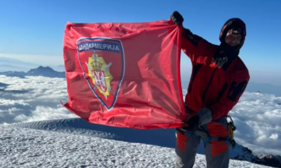 SRBIN NA VRHU EVROPE Žandarm Branislav osvojio Elbrus i oduševio naciju! (FOTO)