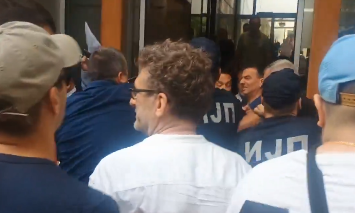 ŠTA SE DEŠAVA U RESAVSKOJ? Incidenet ispred PKS-a, pogledajte šta ljudi rade (FOTO)
