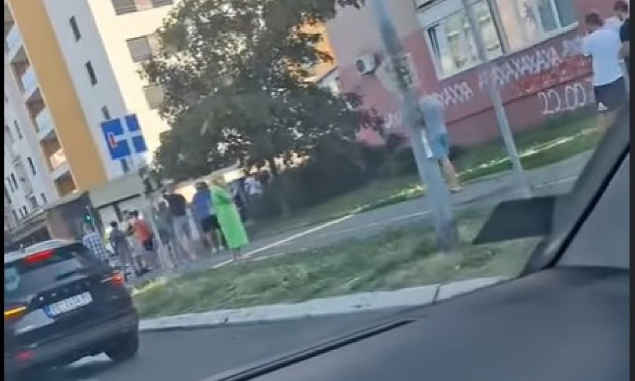 AUTOMOBIL UDARIO PEŠAKA Nesreća na Novom Beogradu! Hitna pomoć pristigla na teren (VIDEO)