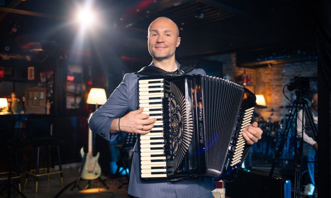NOVO POGLAVLJE MUZIČKE PRODUKCIJE Aleksandar Sofronijević svečano otvorio školu!
