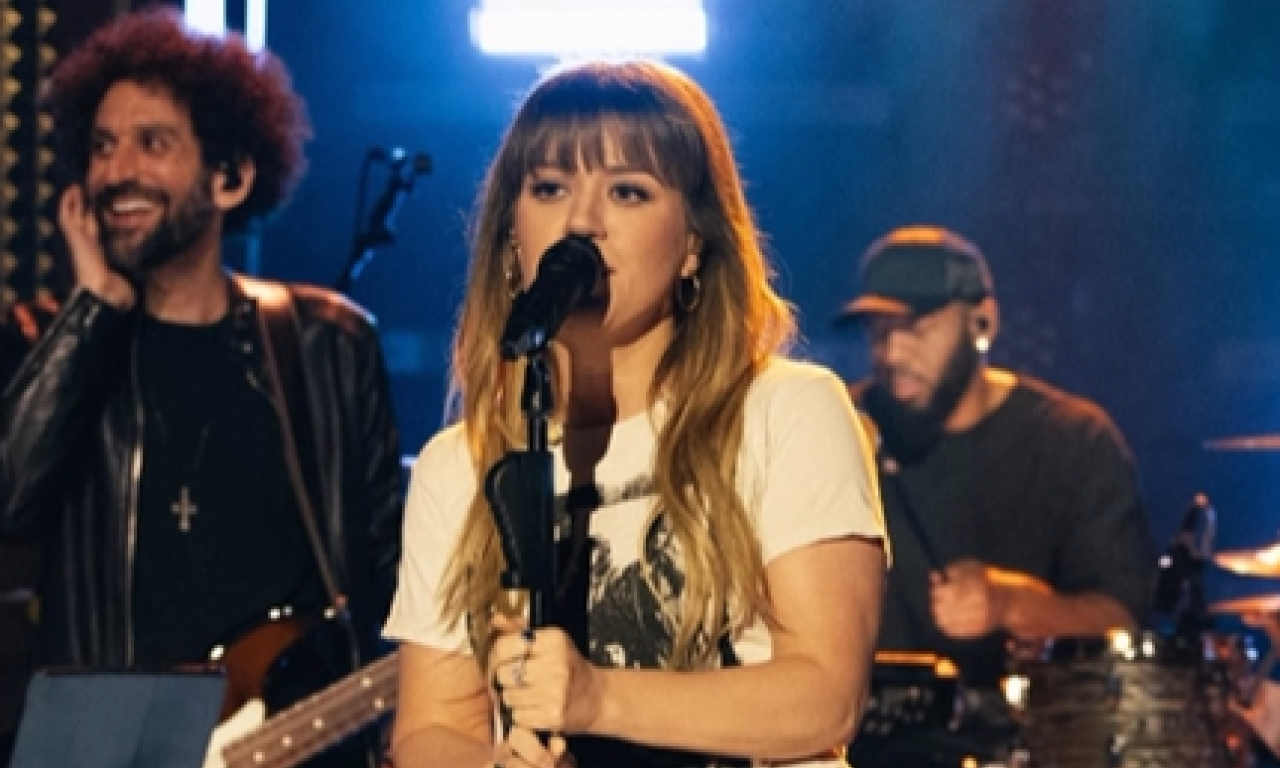 PREMINUO BIVŠI MUŽ KELI KLARKSON: Slavna glumica u suzama - ubila ga opaka bolest