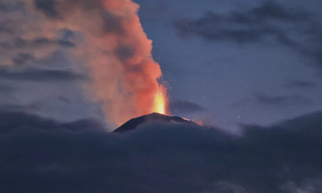 EKSPLOZIJA VATRE I PEPELA Vulkan eruptirao više puta u istom danu - kataklizma nad Kamčatkom (FOTO)