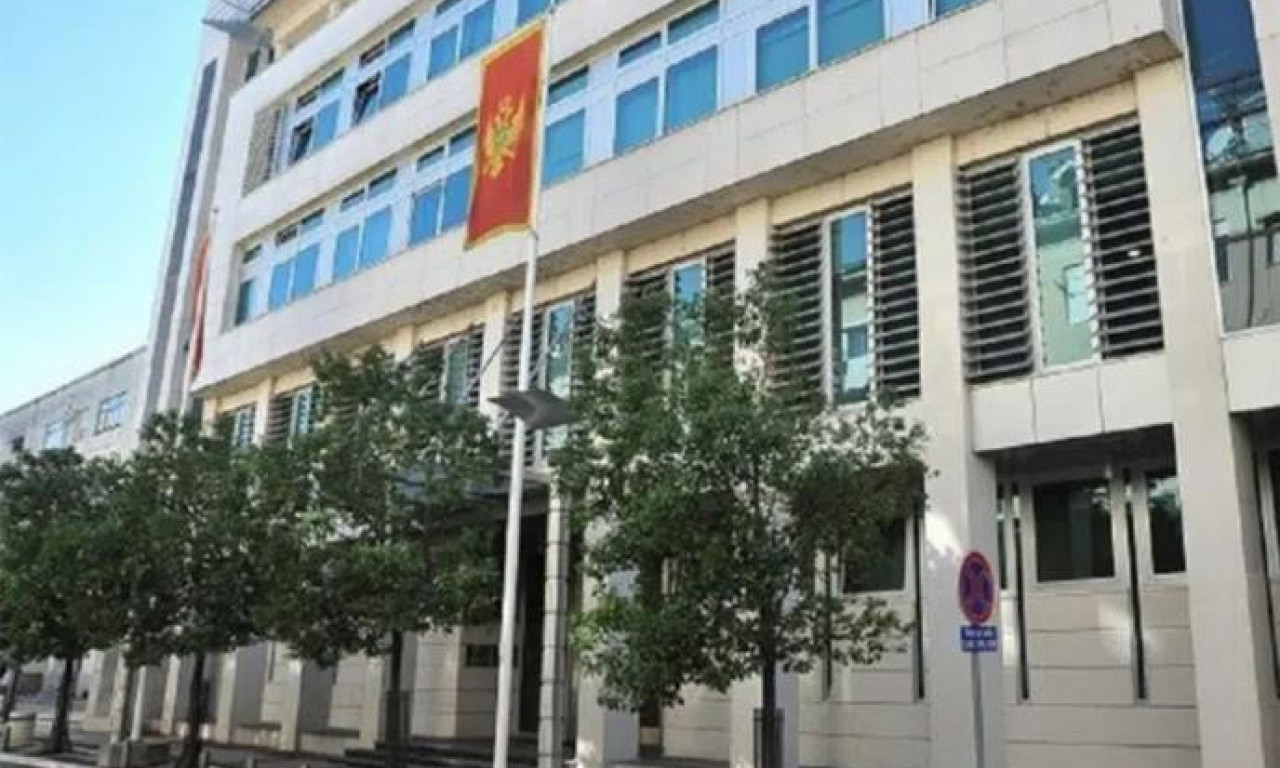 CRNA GORA U TAJNOSTI POTPISALA SPORAZUM SA PRIŠTINOM Nikolić: Ministar Đeka "iskoračio izvan" nadležnosti