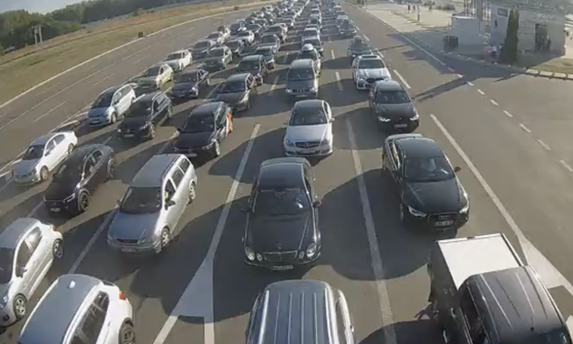 PAKAO NA GRANIČNIM PRELAZIMA Vozači čekaju duže od tri sata na + 40