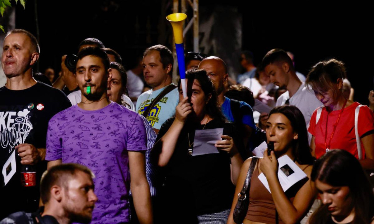 NAPADNUTA EKIPA INFORMERA! Blokaderi u Novom Sadu pokazali još jednom da im je nasilje manir