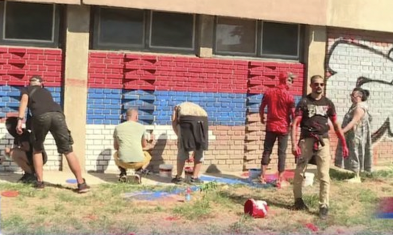 NOVI SAD MOĆNO ODGOVORIO BLOKADERIMA Ponovo osvanula velika srpska trobojka na Limanu!