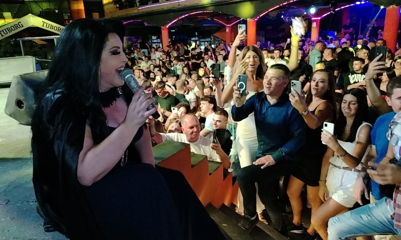 DRAGANA MIRKOVIĆ NAPRAVILA SPEKTAKL U RODNOM POŽAREVCU: "Moj grad, moji ljudi" (FOTO + VIDEO)