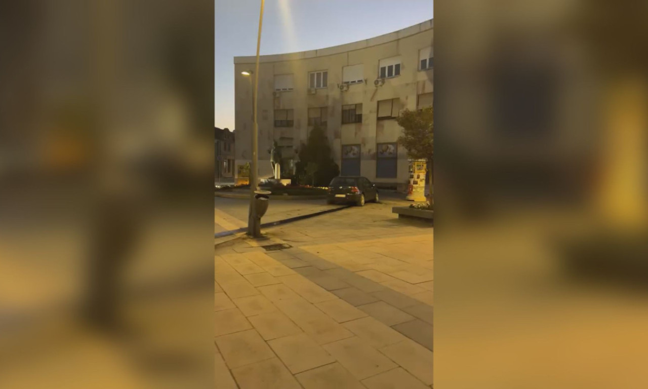 POD PUNIM GASOM ULETEO NA GRADSKO ŠETALIŠTE Ostavio tragove kočenja za sobom, za malo izbegao tragediju...(FOTO)