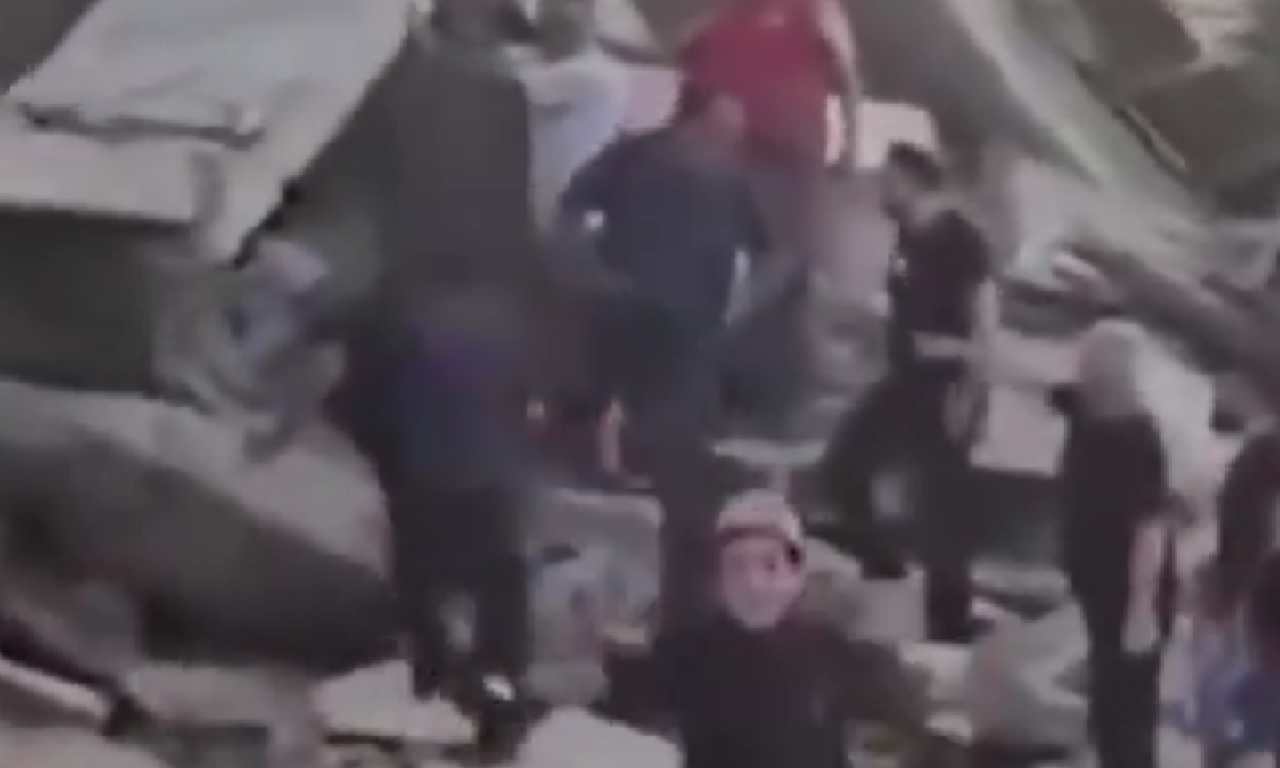 STRAŠNE SCENE IZ TURSKE KRUŽE SVETOM Ljudi vrište i dozivaju upomoć tokom zemljotresa - ima mrtvih! (VIDEO)