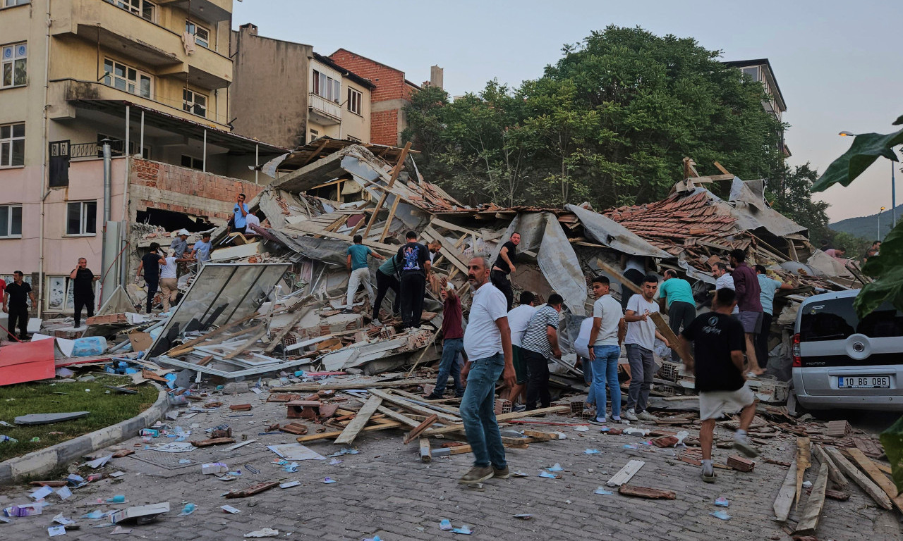 DRAMATIČNE SCENE! URUŠILA SE ZGRADA U ISTANBULU Broje se povređeni - među njima dete! (VIDEO)